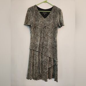 EUC Connected Aparel Green Layer Dress with Cap Sleeves.  Size 10.